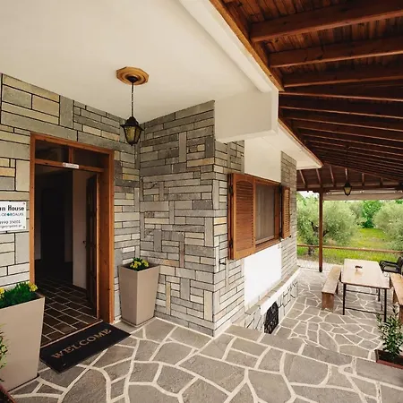 Georgalas Pool House 4*