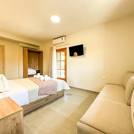 Kalisun Pool House By Georgalas