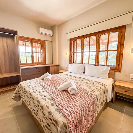 Konukevi Kalisun Pool House By Georgalas